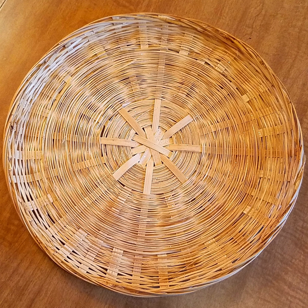 Basket woven round tray, approximately 12 inches diameter.